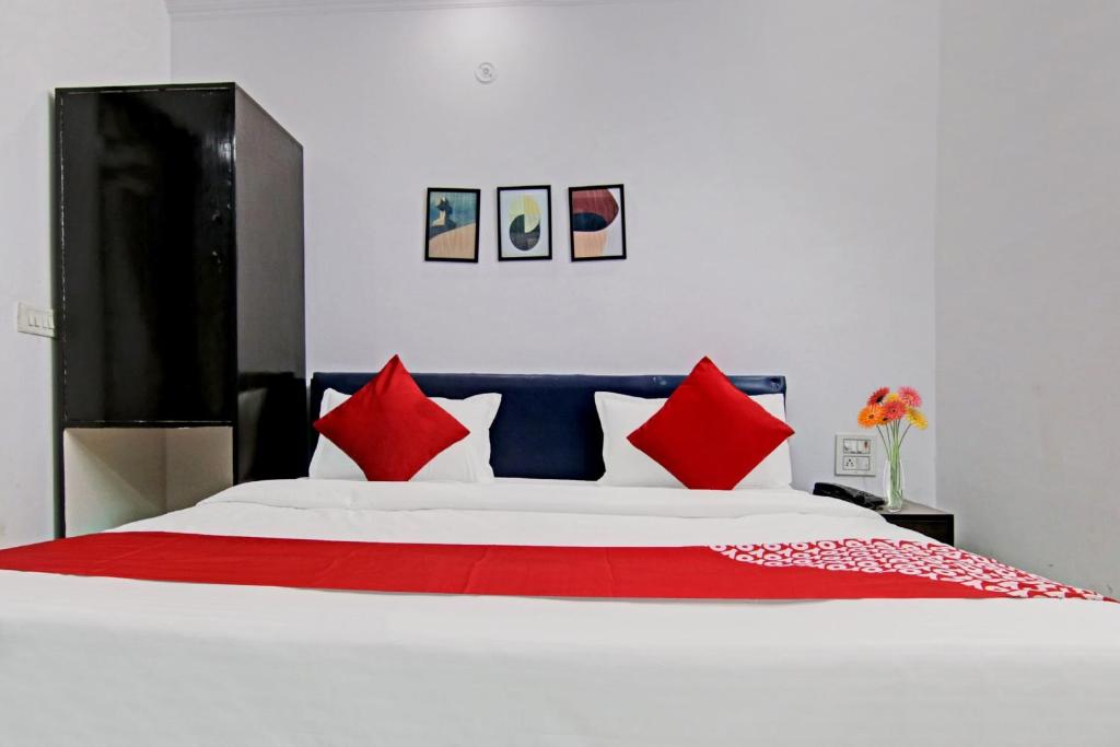 Postel nebo postele na pokoji v ubytování Hotel O Downtown
