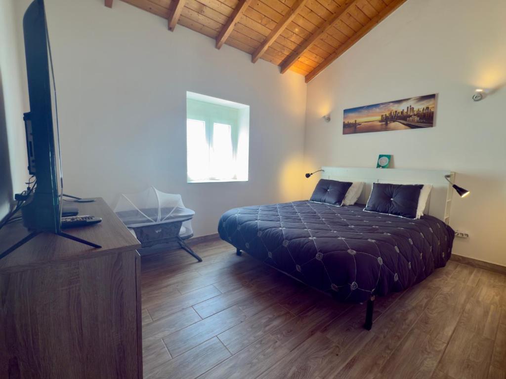 Postel nebo postele na pokoji v ubytování Monte Maltezinho