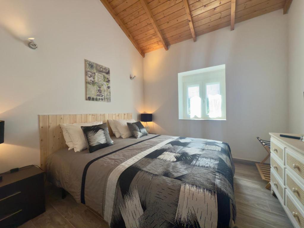 Postel nebo postele na pokoji v ubytování Monte Maltezinho