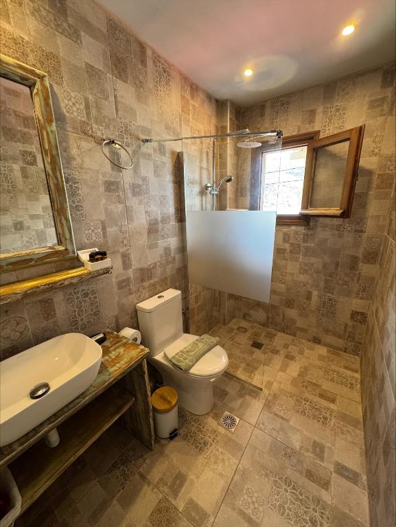 Kúpeľňa v ubytovaní Akrotiri B&B