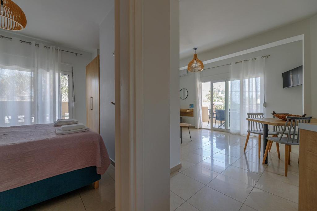 Postel nebo postele na pokoji v ubytování Sun Beach Apartments