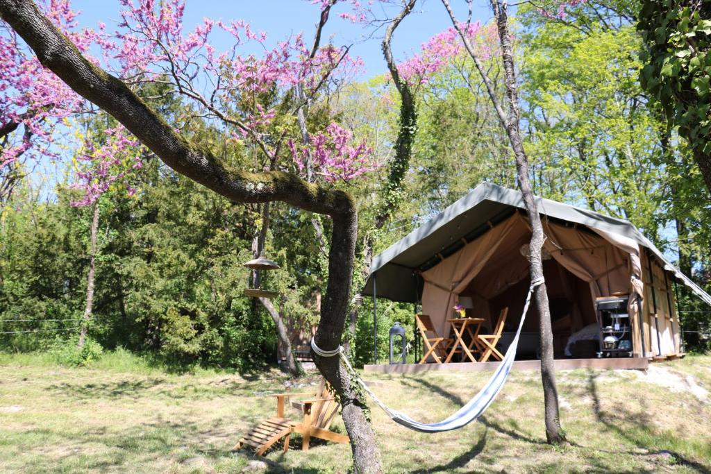 Zahrada ubytování Les Toiles de La Tortillère tentes luxes safari lodge glamping insolite