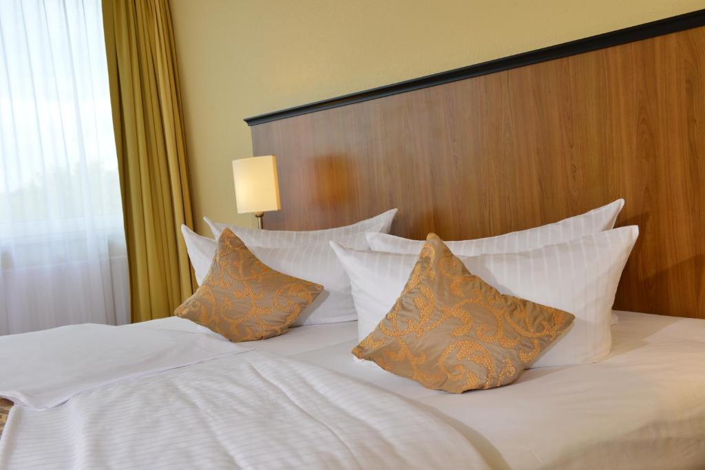 Postel nebo postele na pokoji v ubytování Carathotel Basel/Weil am Rhein