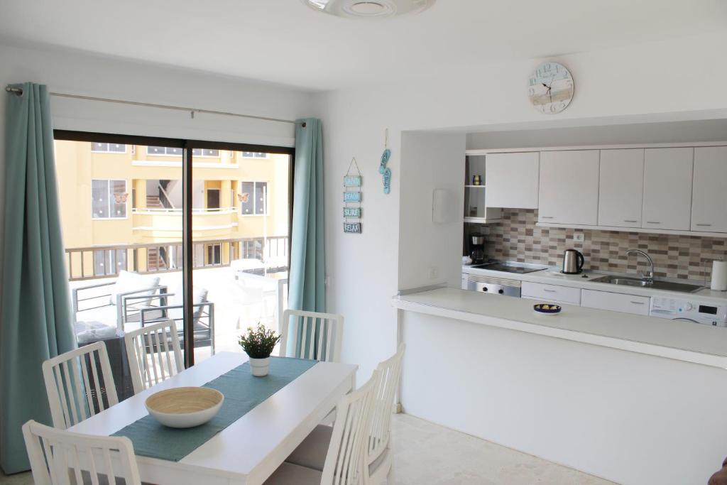 Kuchyňa alebo kuchynka v ubytovaní 3 bedroom penthouse