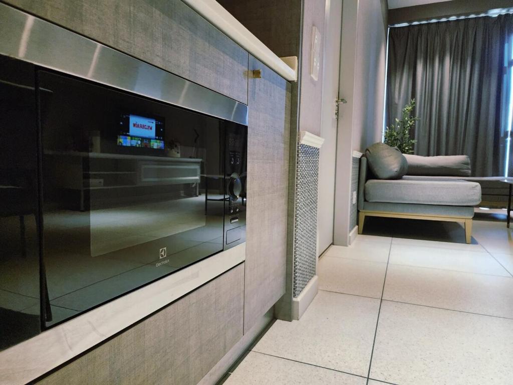 Area soggiorno di Millerz Square Suite by Define Suite