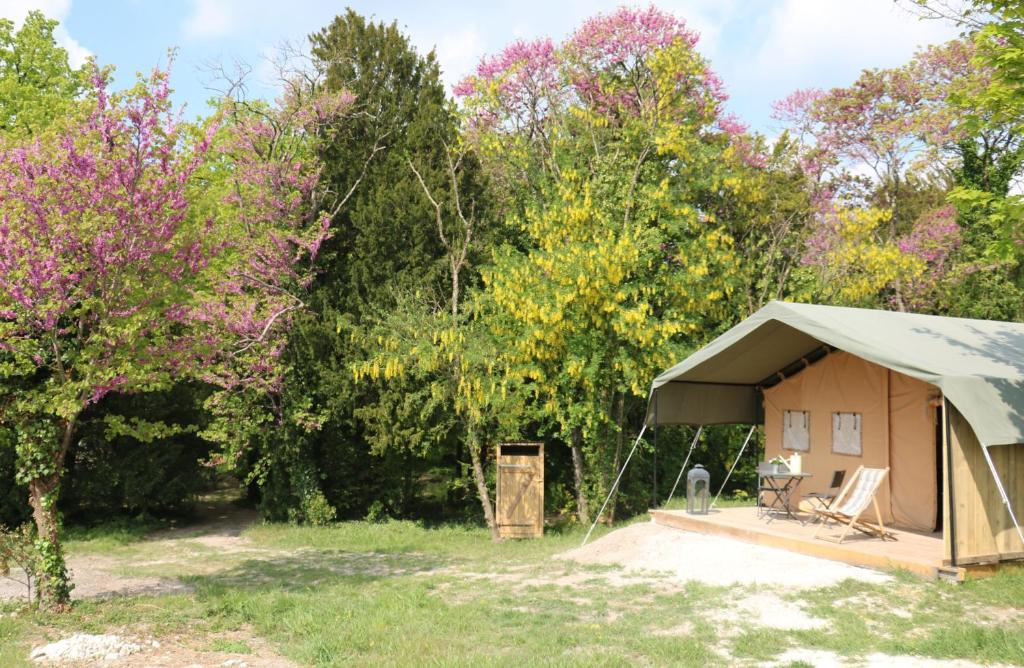 Zahrada ubytování Les Toiles de La Tortillère tentes luxes safari lodge glamping insolite