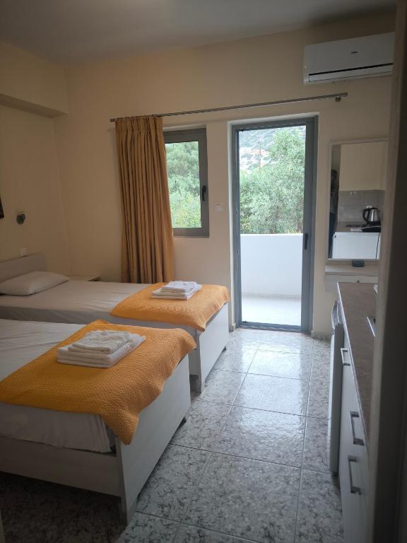 Postel nebo postele na pokoji v ubytování Alexia Rooms