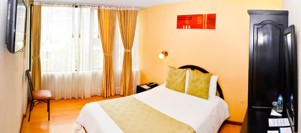 Postel nebo postele na pokoji v ubytování Hotel Montecarlo