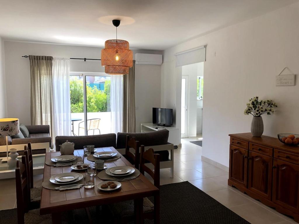 TV a/nebo společenská místnost v ubytování Apt H - Beach Village