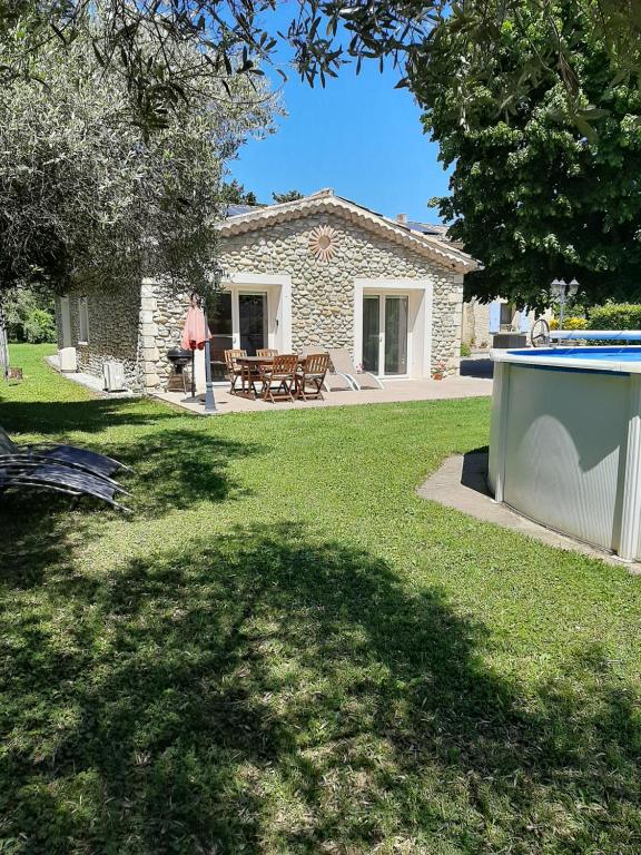 a house with a swimming pool in a yard at l esquisse in Cléon-dʼAndran