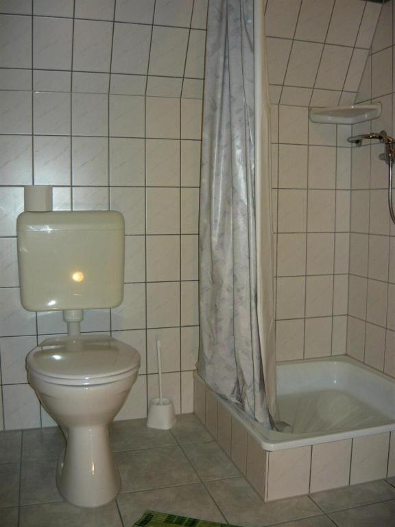 Łazienka w obiekcie Erika Pension