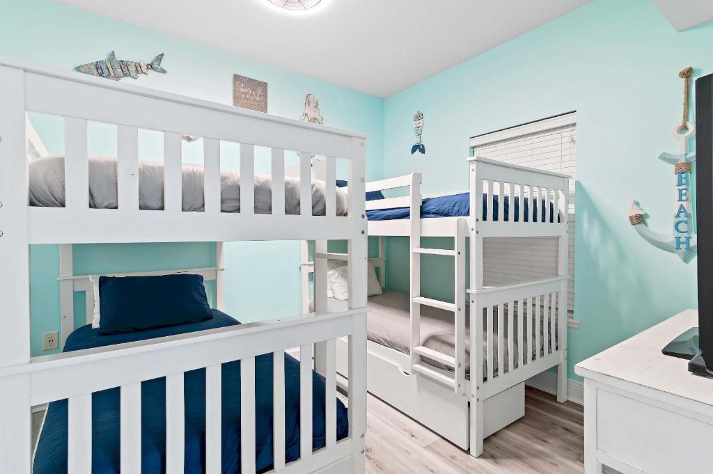Ein Bett oder Betten in einem Zimmer der Unterkunft Ariel Dunes II 101