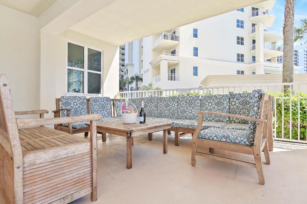 Ein Balkon oder eine Terrasse in der Unterkunft Ariel Dunes II 101