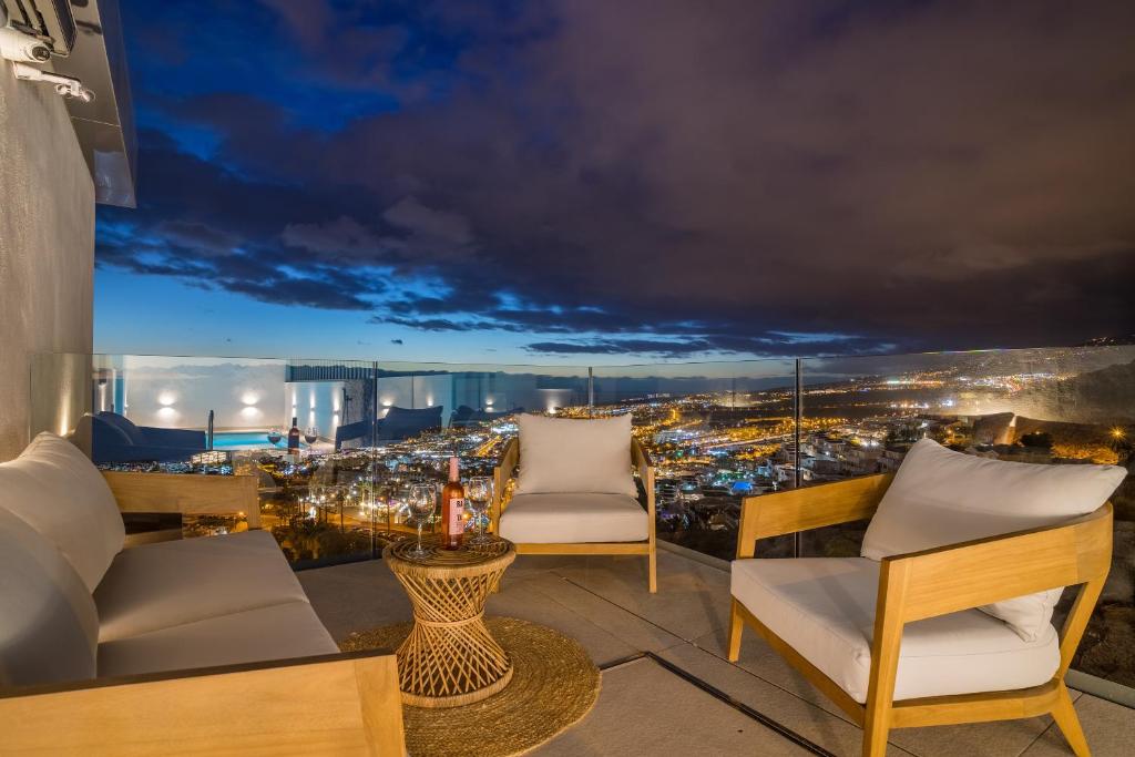 Posezení v ubytování Presidential Suite 350m2 Bellavista on one level,Private SPA&HEATED POOL