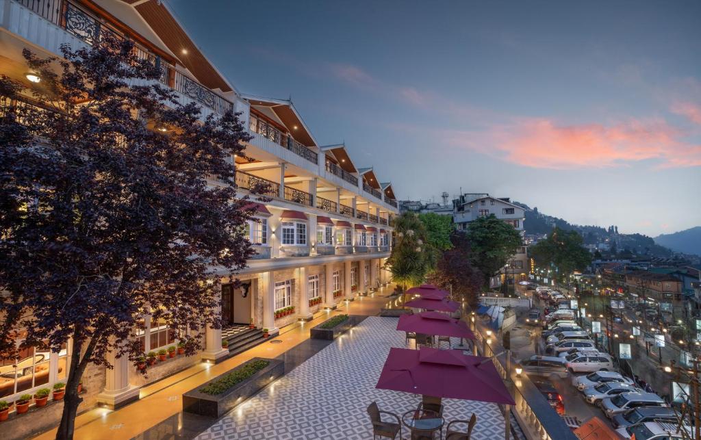 Nespecifikovaný výhled na hory nebo výhled na hory při pohledu z hotelu