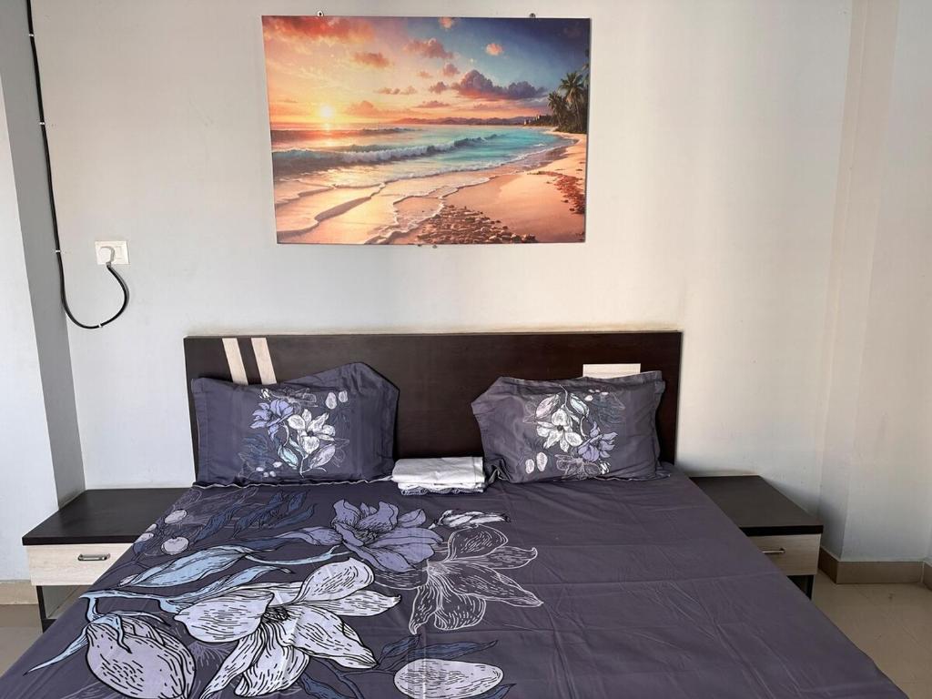 Ένα ή περισσότερα κρεβάτια σε δωμάτιο στο 2BHK Simple Living 405