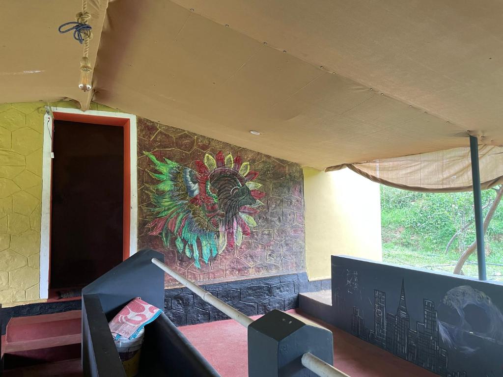 Posezení v ubytování 4Acres Private Space farmhouse with WiFi in Kanthalloor 3 bedrooms available