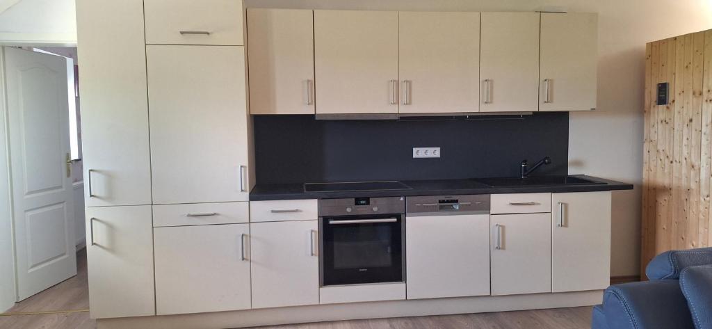 Kuchyň nebo kuchyňský kout v ubytování Ferienhaus für max6Gäste 2Kids 4Erwn