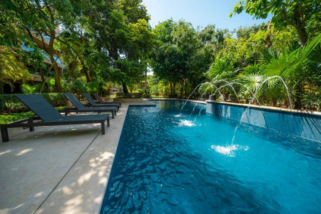 Curated visual reference: Secure Condo Rentals With 24 Hour Concierge Reference: Condo Valentine 5 Star 4 Pools Gym Concierge Services 24