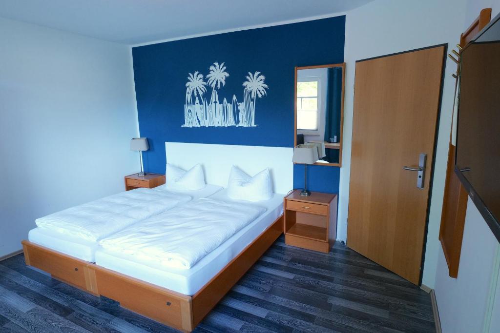 Postel nebo postele na pokoji v ubytování Hotel & Restaurant Am Bodden