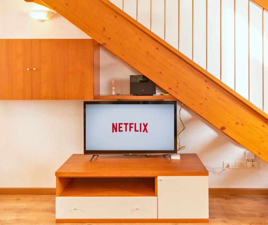 Μια τηλεόραση ή/και κέντρο ψυχαγωγίας στο Duplex nelle Dolomiti a 1 ora da Cortina