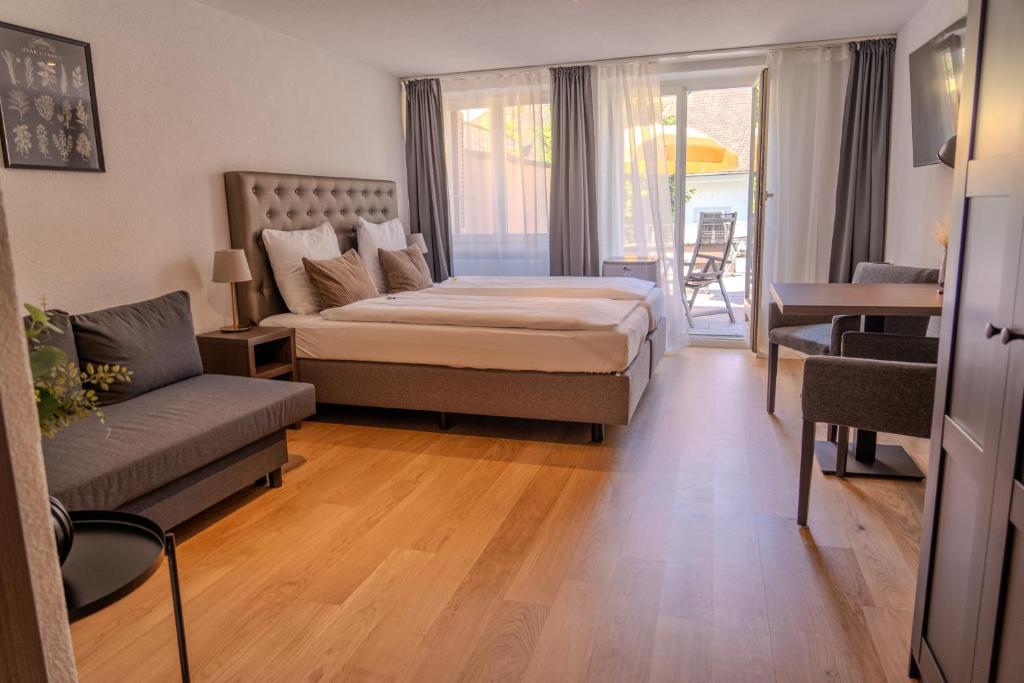 Postel nebo postele na pokoji v ubytování Hotel Baslertor