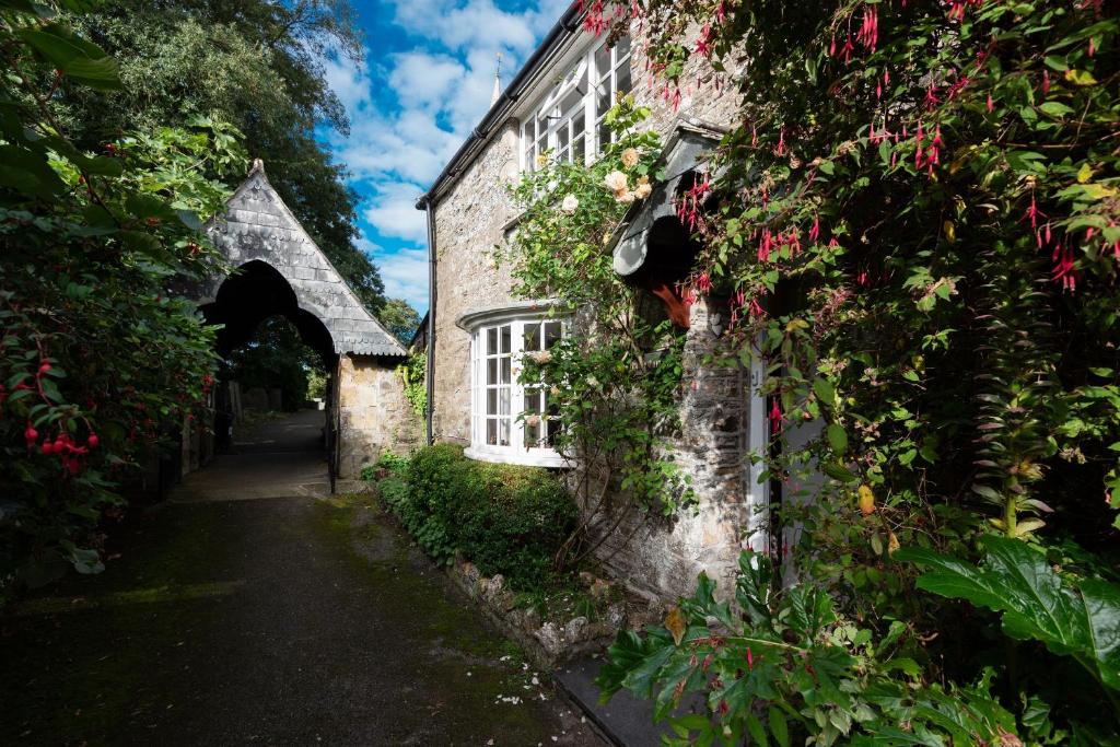 Aed väljaspool majutusasutust Honeysuckle Cottage