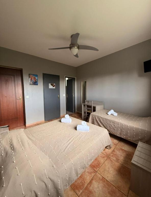 Postel nebo postele na pokoji v ubytování Hôtel - Pub Le Petit Bosquet