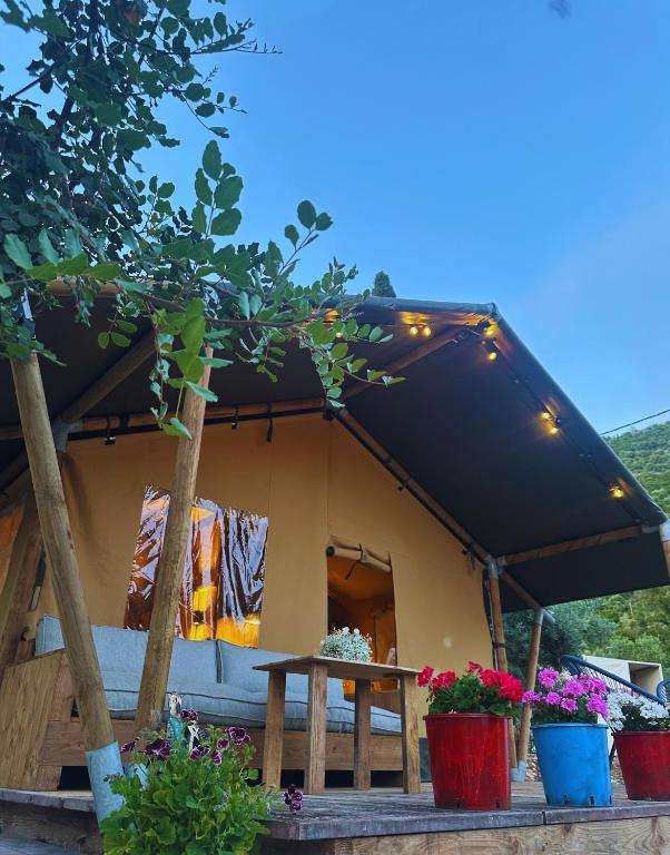 Balkón nebo terasa v ubytování Metaxaki Glamping