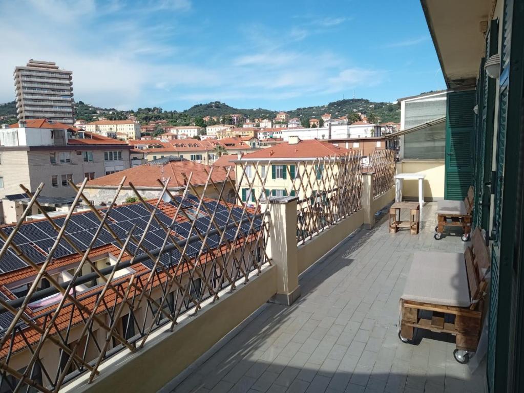 ein Balkon mit Blick auf die Stadt in der Unterkunft L'Attico sul Porto, Sea View with Terrace, Imperia Center in Imperia