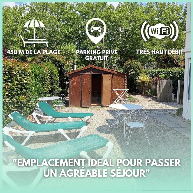 une publicité pour un patio avec des chaises et une table dans l'établissement Embrun - T2 avec jardin près de la Plage, à Saint-Nazaire