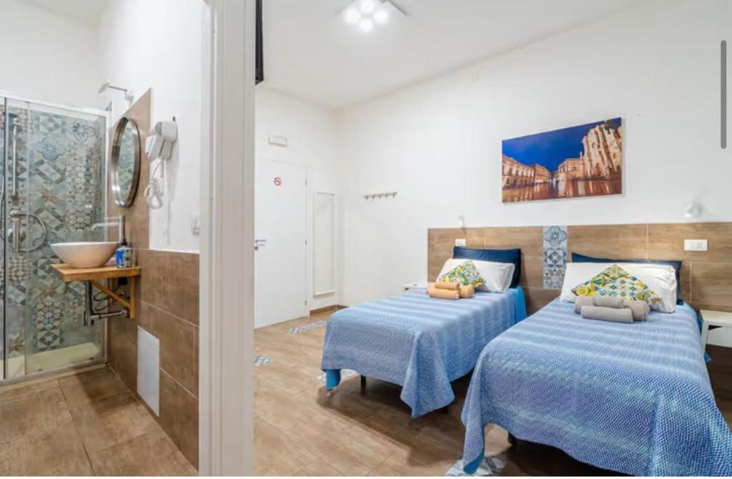 Postel nebo postele na pokoji v ubytování RAUDINO ROOMS