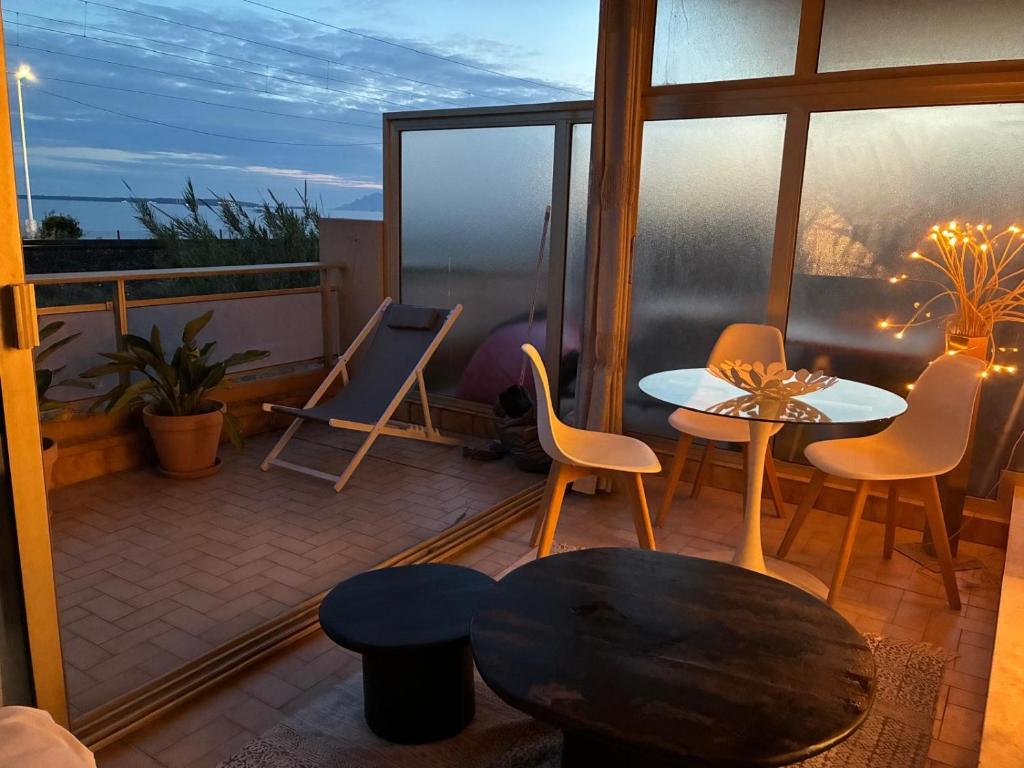 Balkón nebo terasa v ubytování JUAN - PLAGES - PARKING Privé - TERRASSE VUE MER