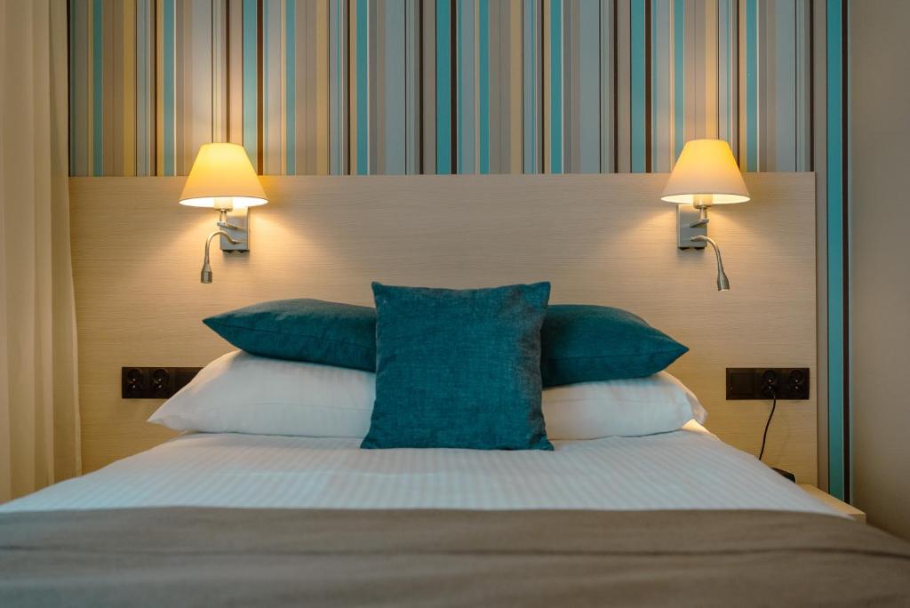 
Standard queen room with access to the wellness and fitness area
