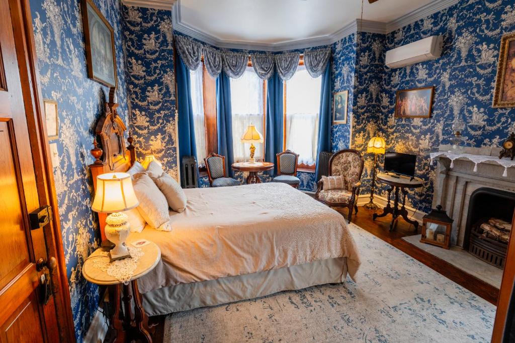 Gifford-Risley House Bed and Breakfast - Deluxe Queen Room