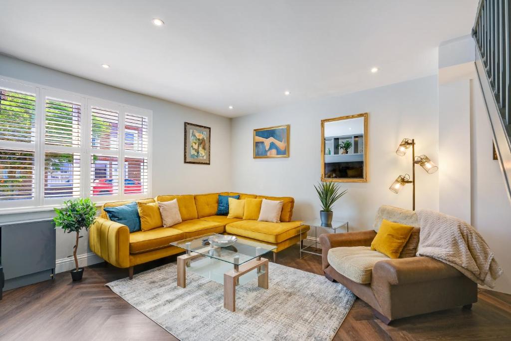 a living room with a couch and a table at Central Windsor Luxury 3 Bedroom - Spectacular Social Kitchen and Lounge in Windsor