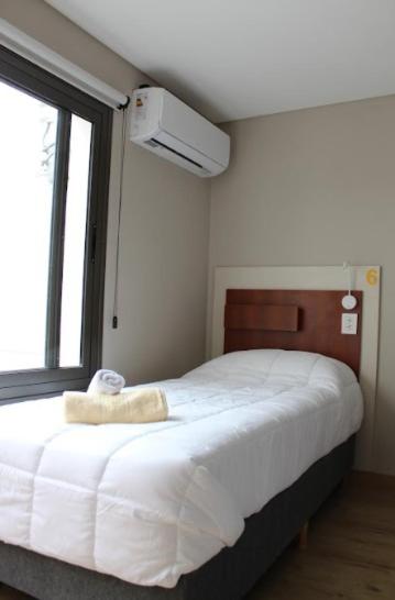 Postel nebo postele na pokoji v ubytování Nómade Hostel mdz