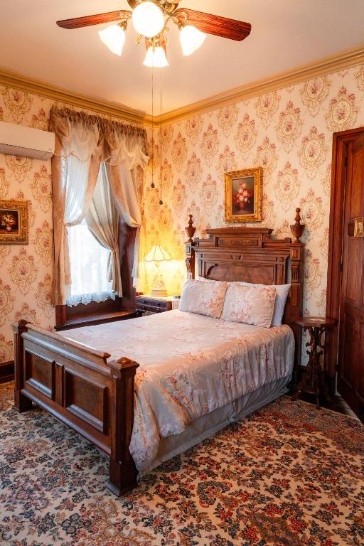 Gifford-Risley House Bed and Breakfast - Deluxe Queen Room