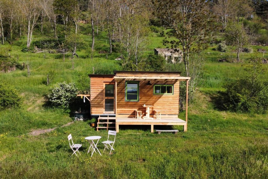 Κήπος έξω από το La cabane des Vignes