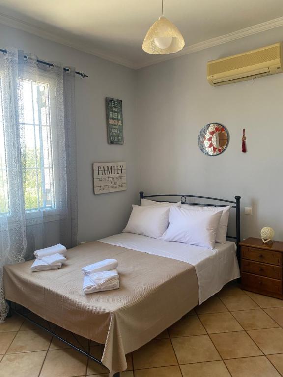 Postel nebo postele na pokoji v ubytování Tzitzi Pistachio Villa