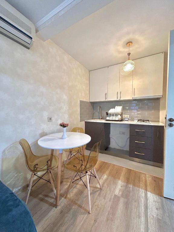 فضای داخلی comfort apt در تفلیس - تصویر ۳