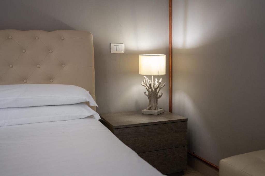 A bed or beds in a room at La Dimora alle Scalette