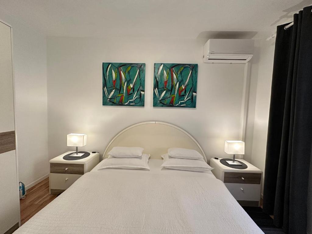 Postel nebo postele na pokoji v ubytování Apartments - Rooms VESNA