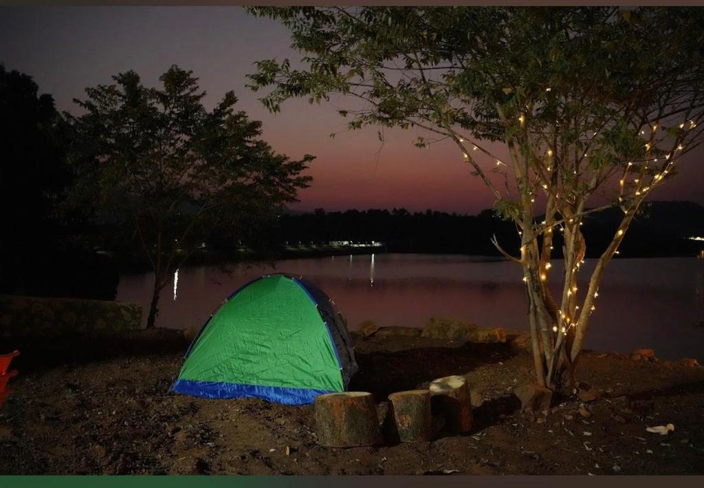 Imagen de la galería de The Lake Story - Uksan, en Somavadi