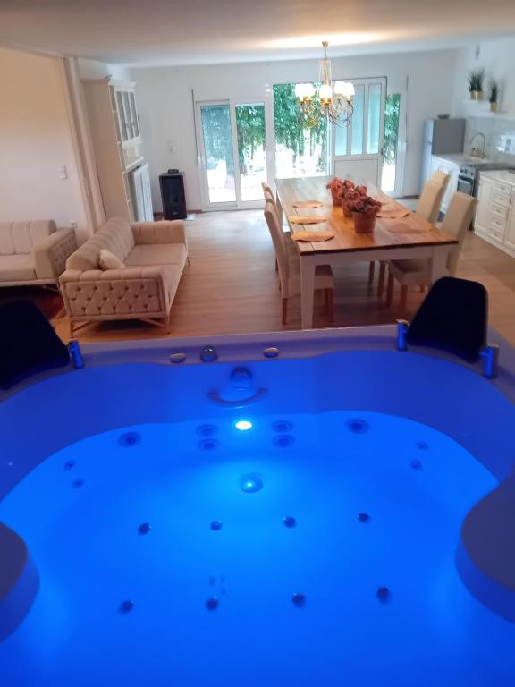 Meteora Grande luxury suite & spa villa