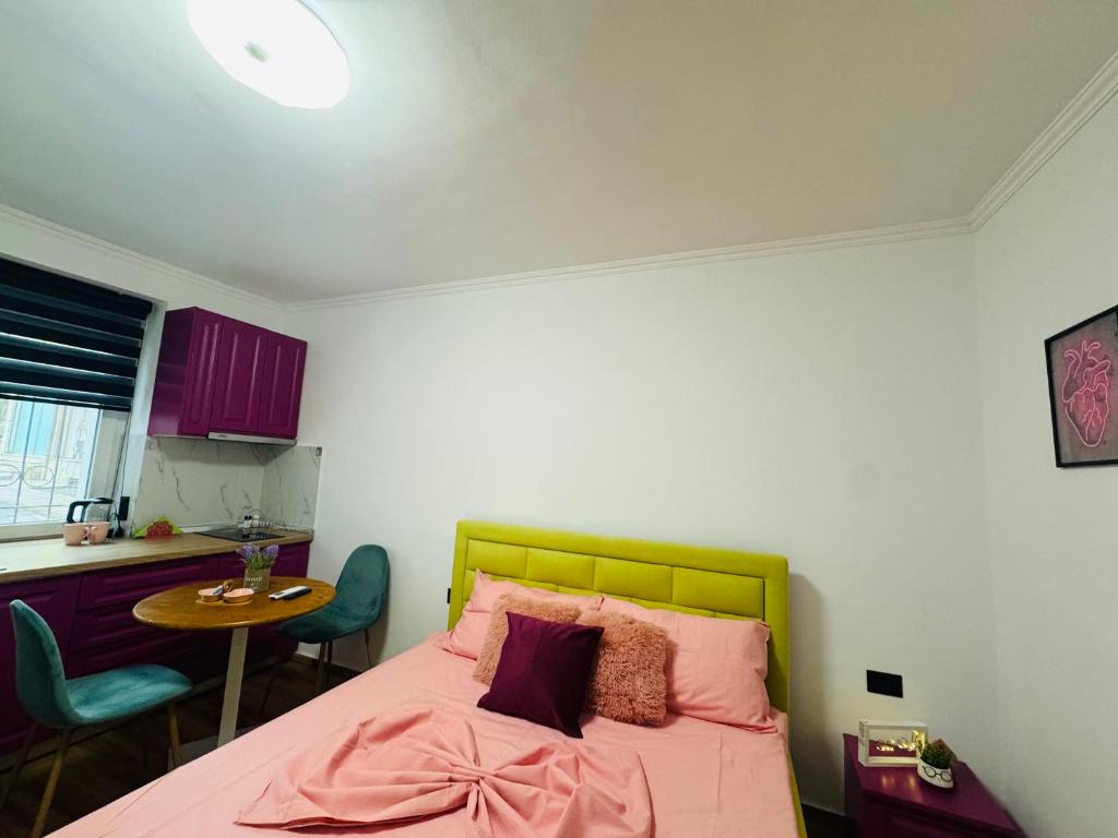 Postel nebo postele na pokoji v ubytování Keli’s apartments