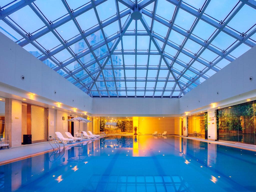 Bazén v ubytování Hongrui Jinling Grand Hotel Hefei nebo v jeho okolí