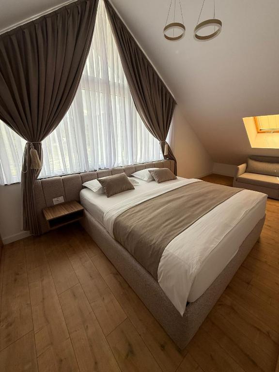Postel nebo postele na pokoji v ubytování Valbona River Hotel
