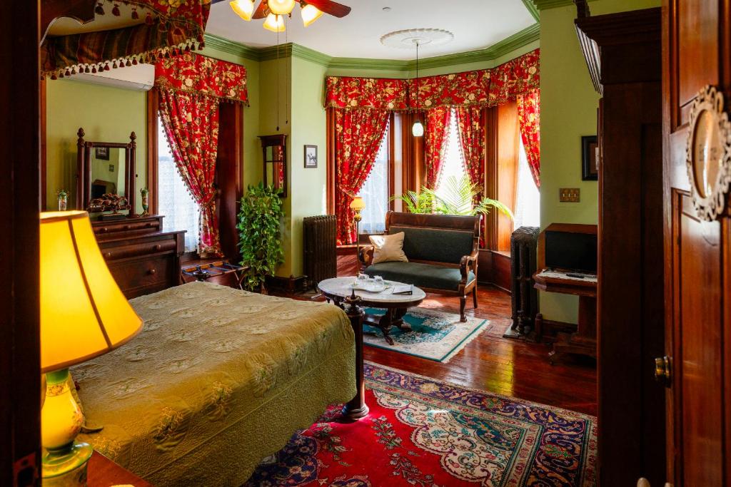 Gifford-Risley House Bed and Breakfast - Deluxe Queen Room