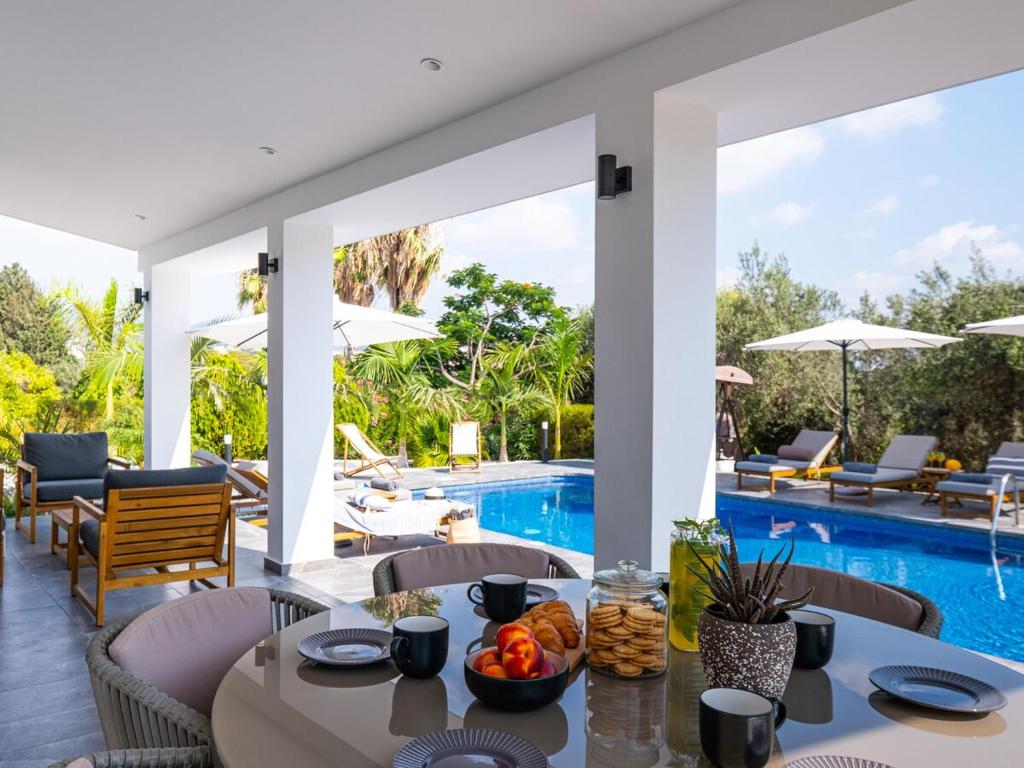 BEAUTIFUL Villa Luxury Escape !